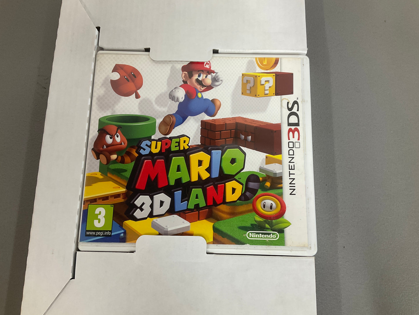 Nintendo 3DS White Mario Land Edition